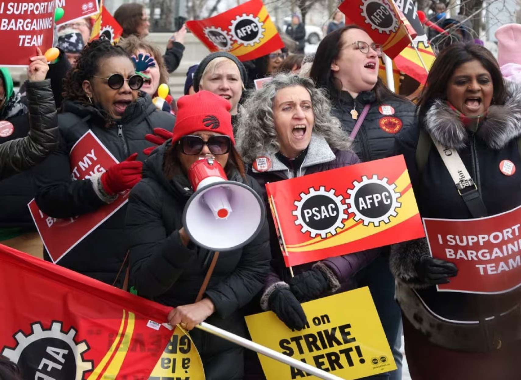 خبر-کانادا-دیشب-بزرگ-ترین-اعتصاب-کارمندان-دولت-فدرال-افزایش-حقوق-۱۳۵-درصد-آغاز