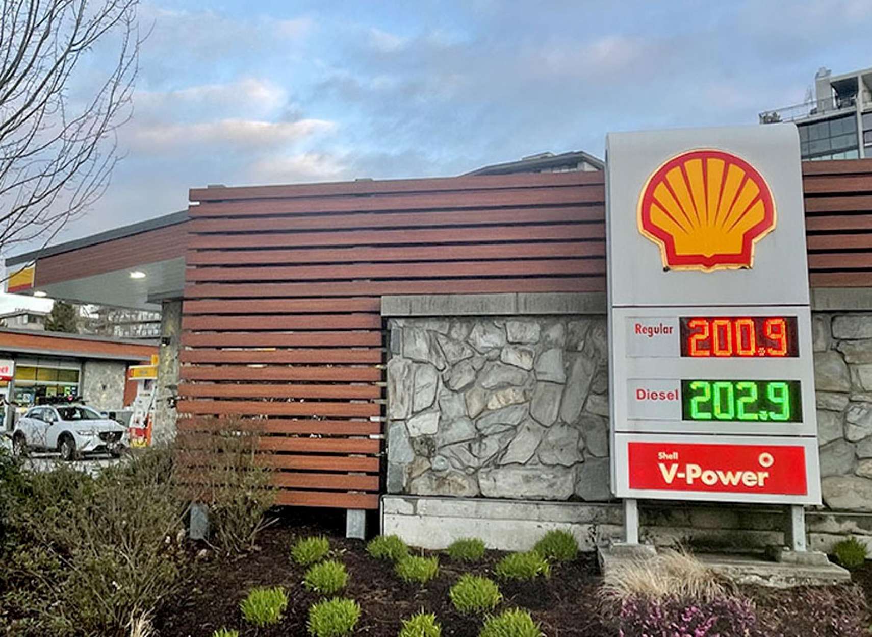 خبر-کانادا-رکورد-بنزین-ونکوور-لیتری-۲-دلار-بزودی-تورنتو-کانادا