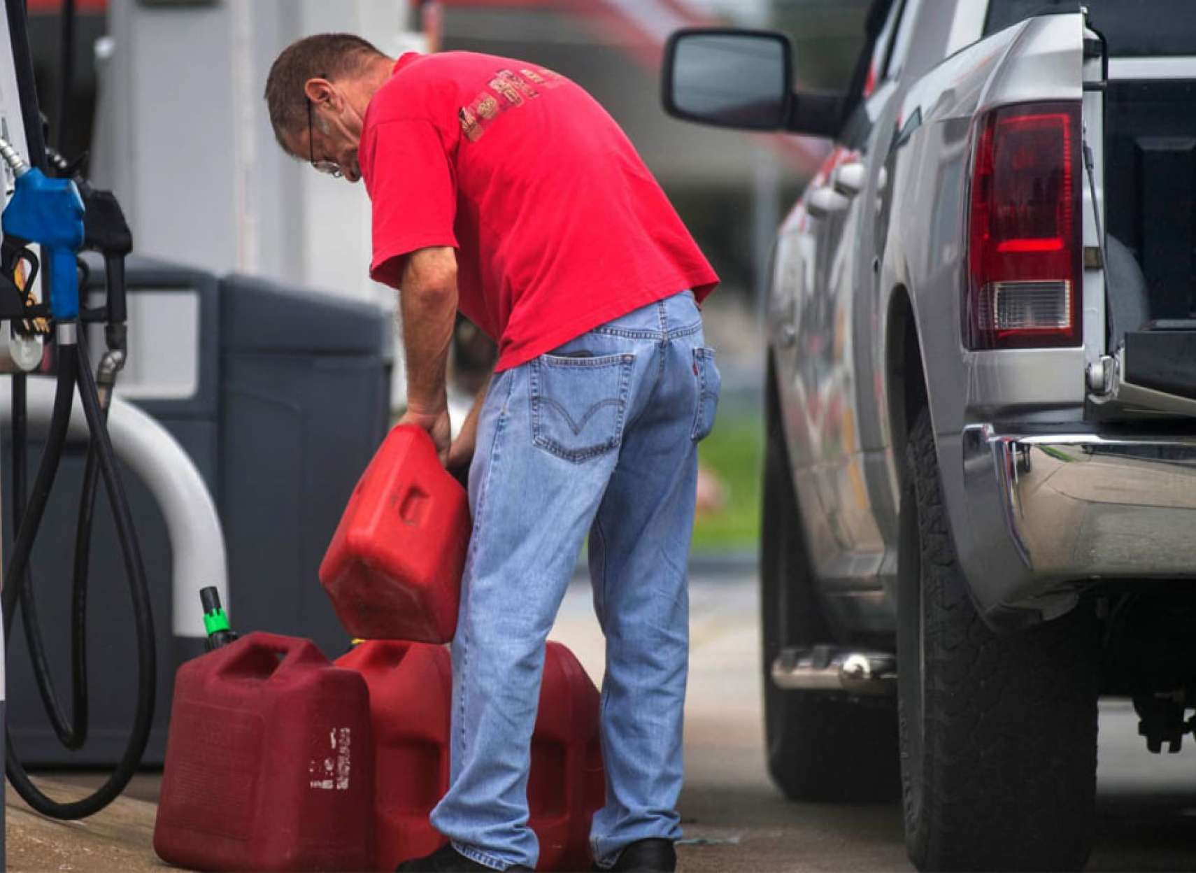 خبر-کانادا-صبر-کنید-قیمت-بنزین-گران-شده-امروز-فردا-روز-ملی-کانادا-۱۱-سنت-ارزان
