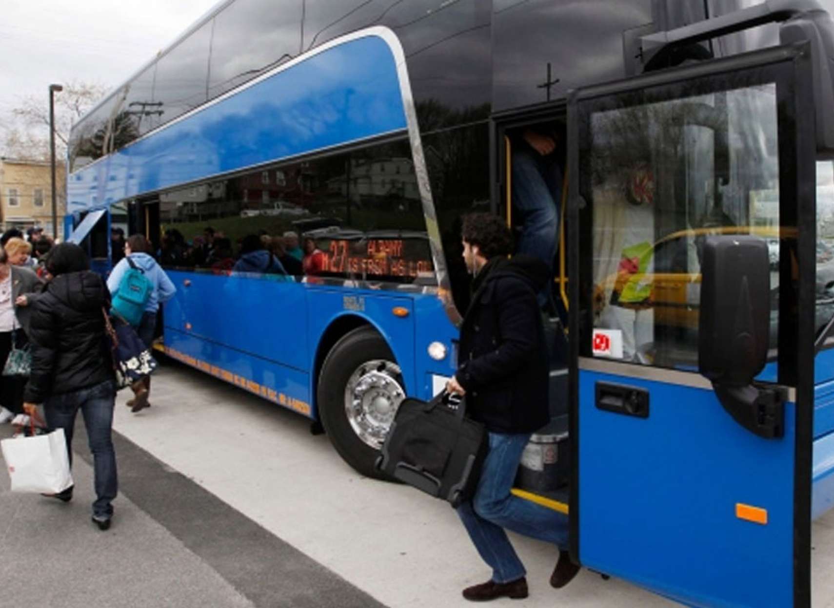 خبر-کانادا-مسافران-عزیز-توجه-فرمایند-خط-اتوبوس-جدید-ارزان-بین-کانادا-و-آمریکا-راه-اندازی-شد