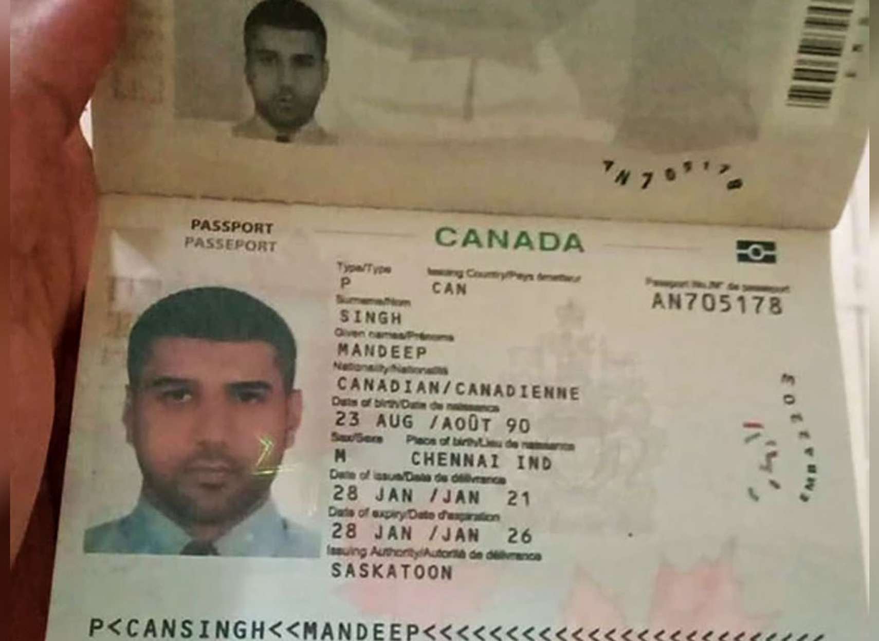 خبر-کانادا-چگونه-گانگسترهای-بین-المللی-پاسپورت-کانادایی-کاملا-قانونی-با-نام-جعلی-می-گیرند