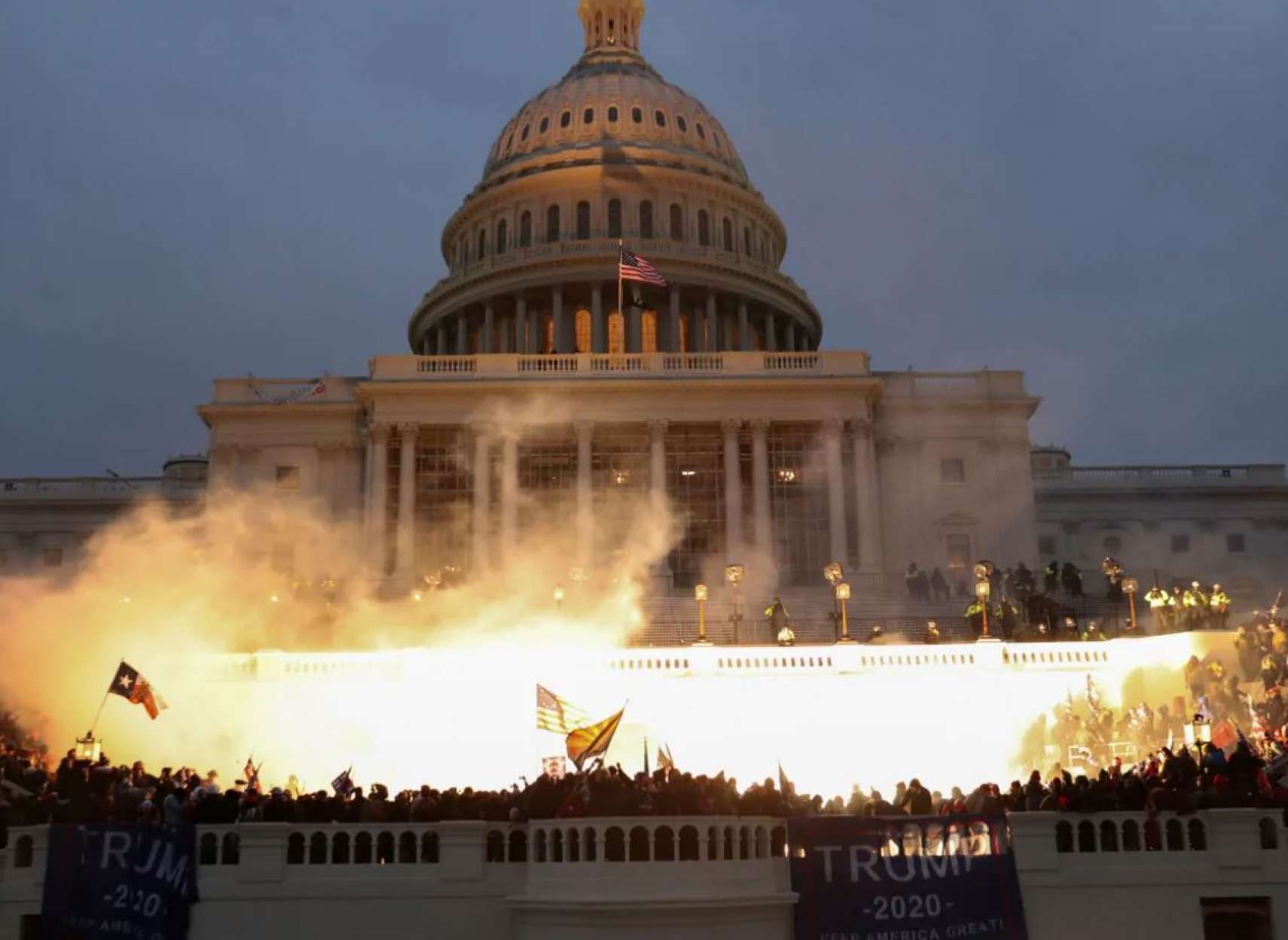 اشغال-کنگره-آمریکا-توسط-افراطیون-به-درخواست-دونالد-ترامپ-6-ژانویه-2021-میلادی-در-تاریخ-آمریکا- ماندنی-شد