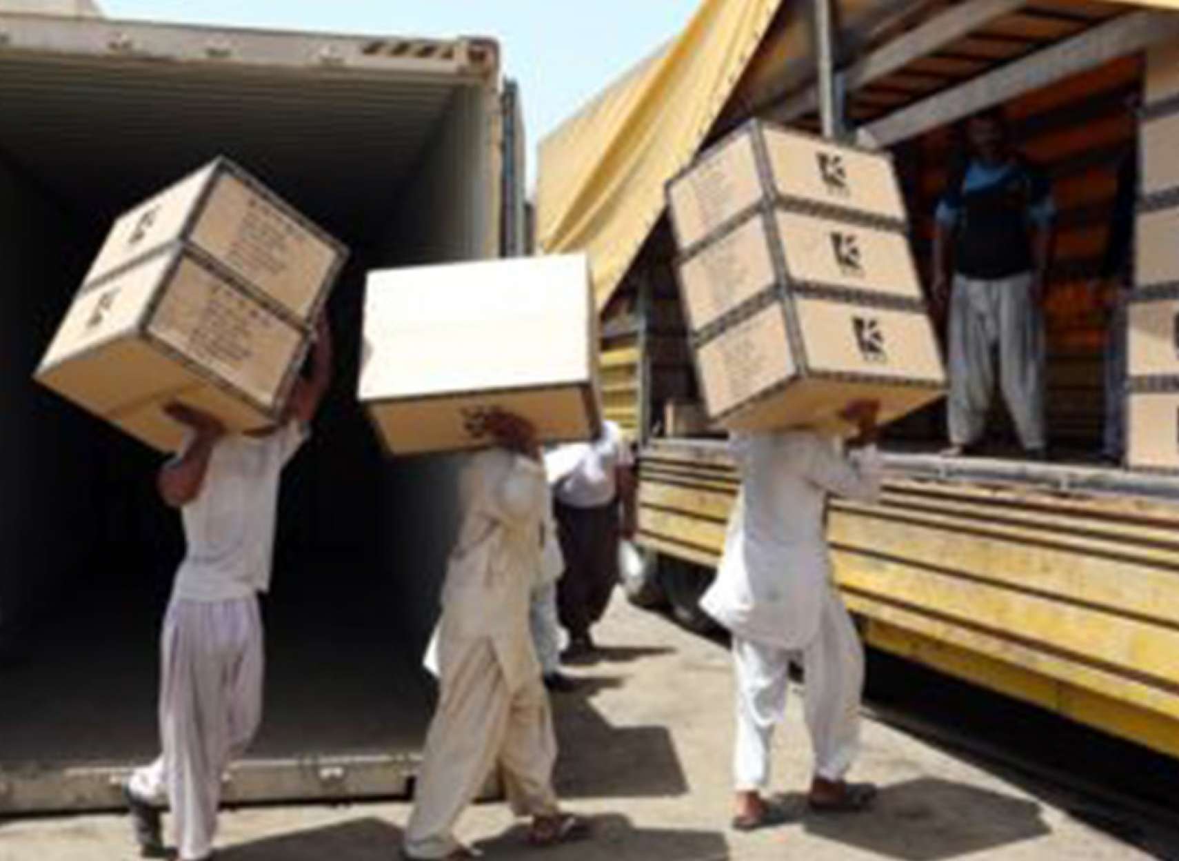 economy-arz-melal-Oman-bejae-Emarat