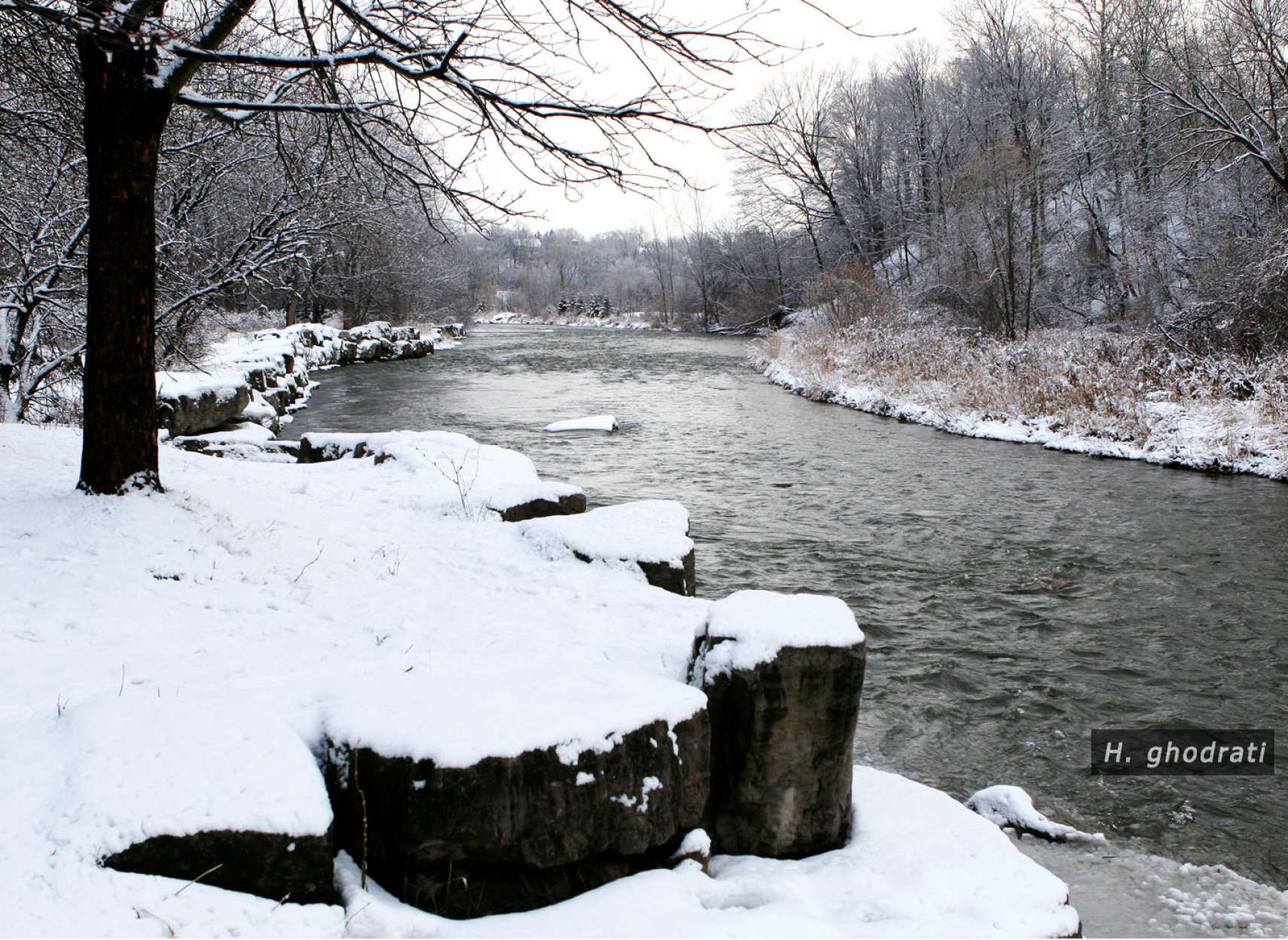 برف و رود جاری