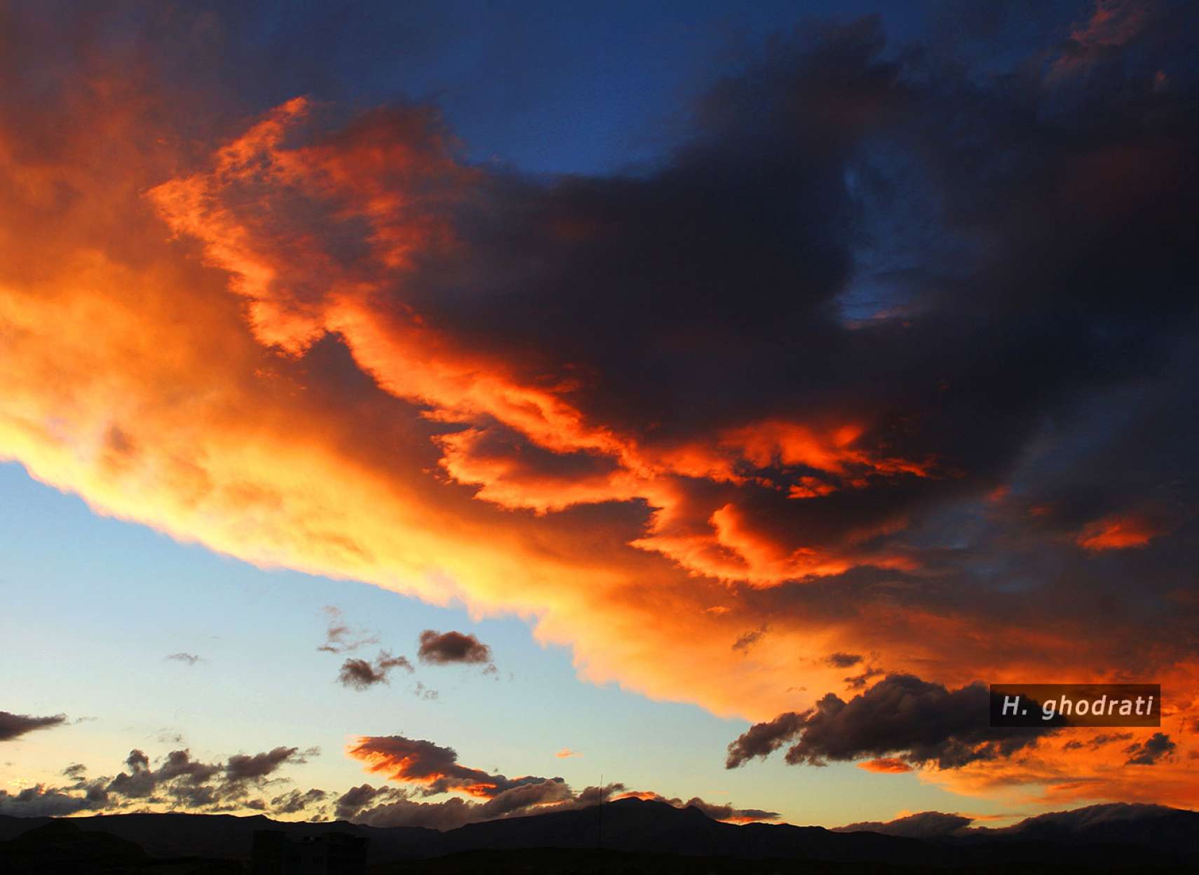 ابرهایی رنگ در رنگ