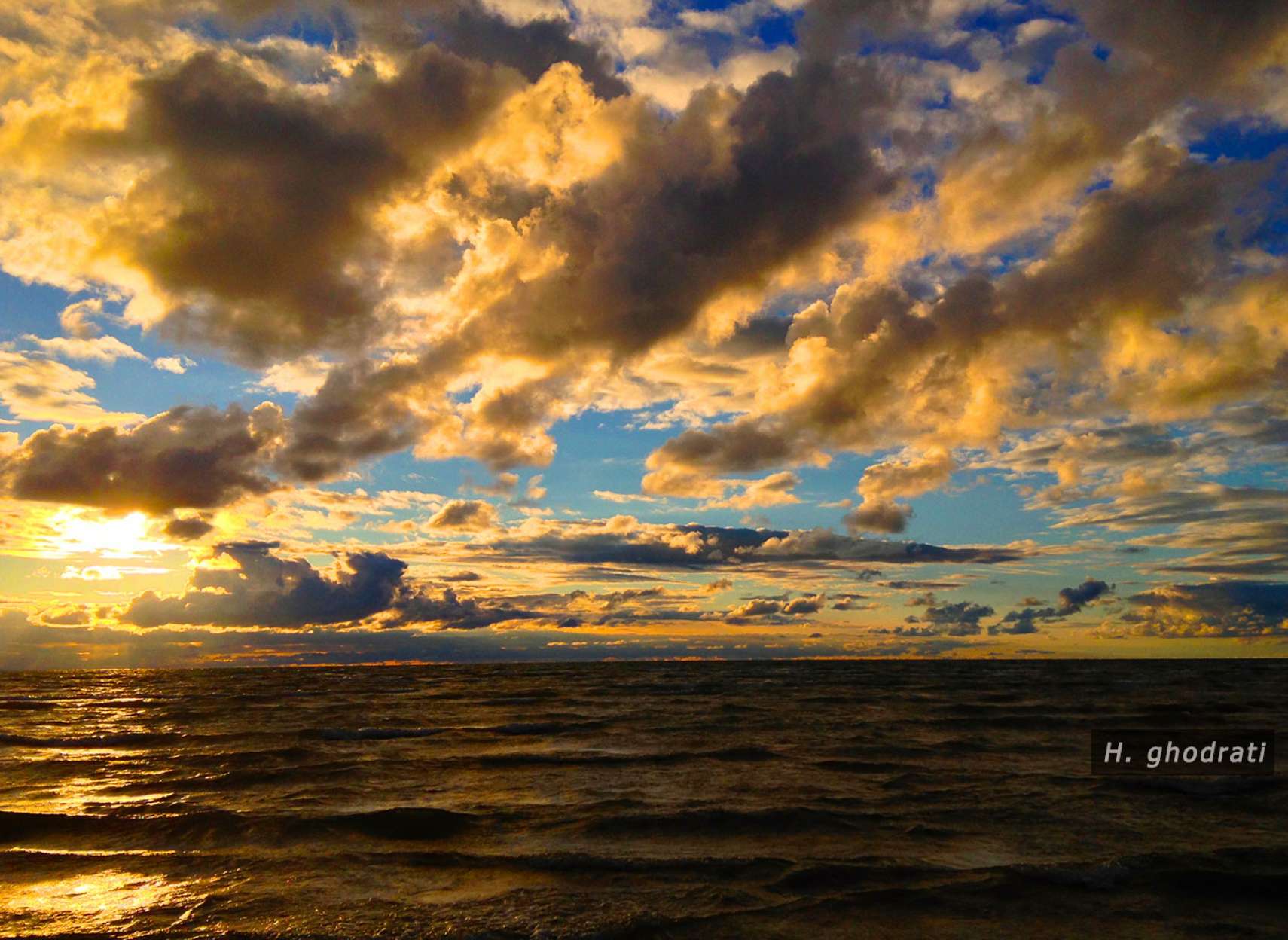 زرد و سیاه و آبی