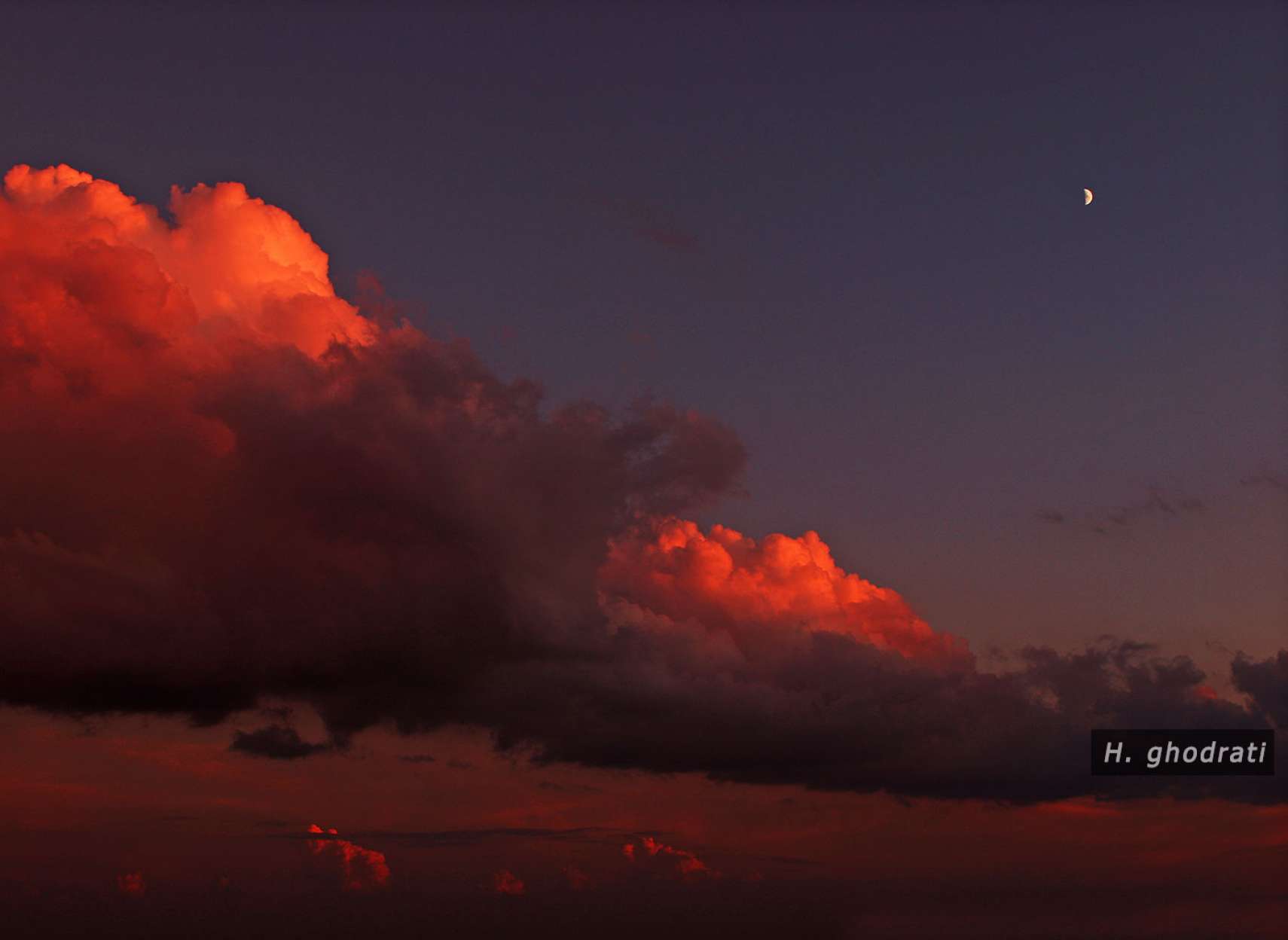سرخ ابر و ماه