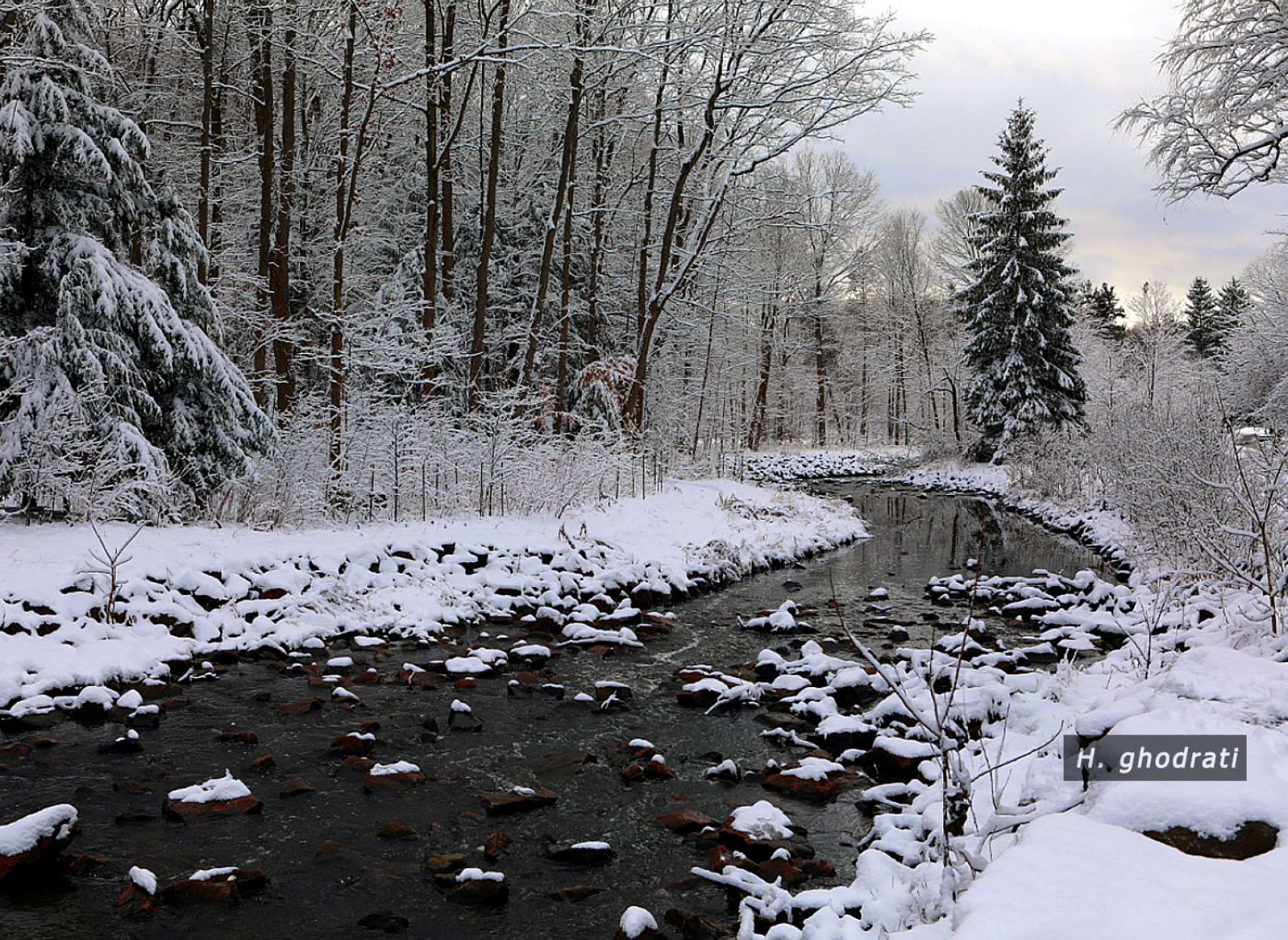 سنگ‌های برفی رودخانه