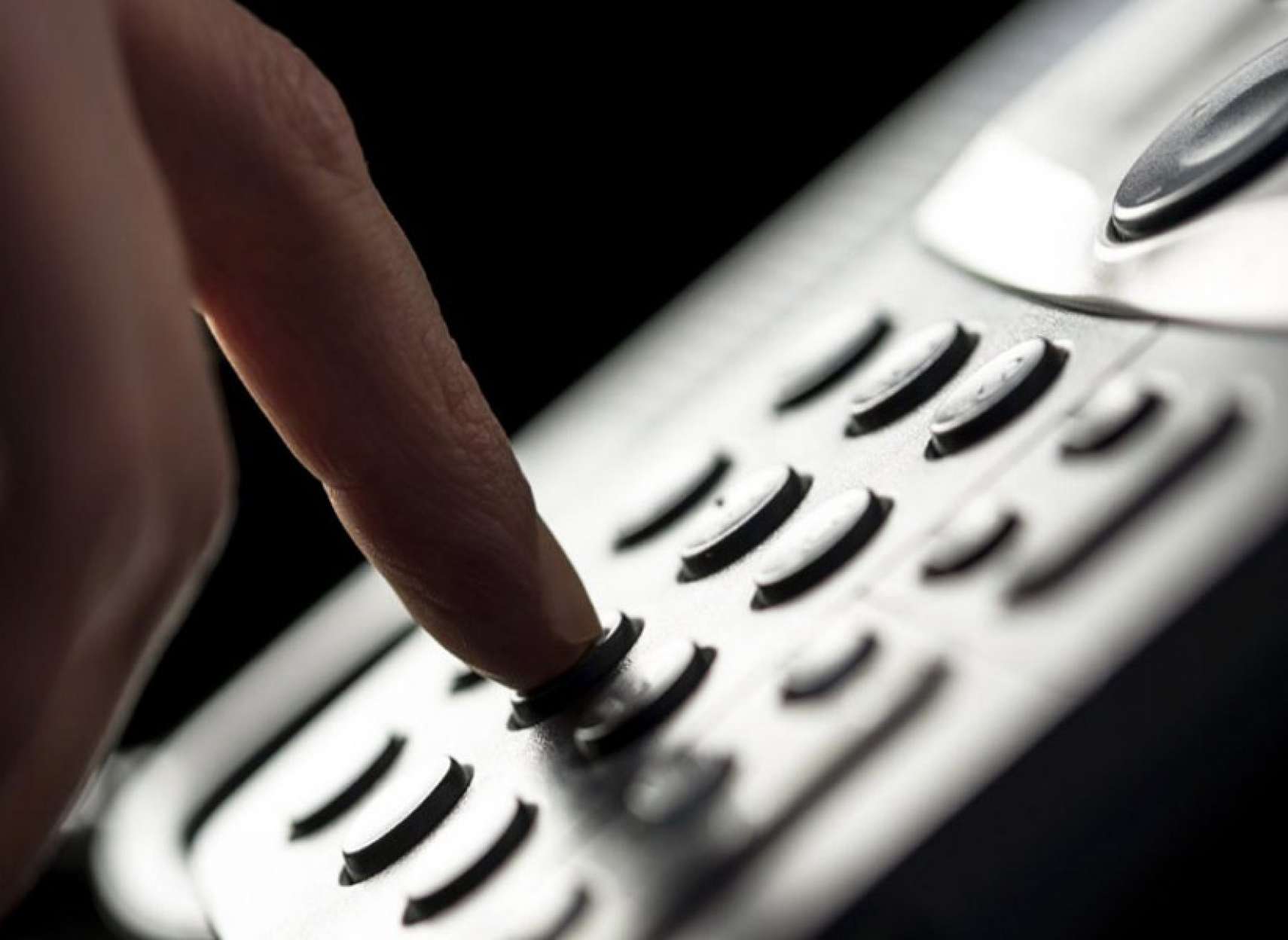 news-general-kolahbardari-telefoni