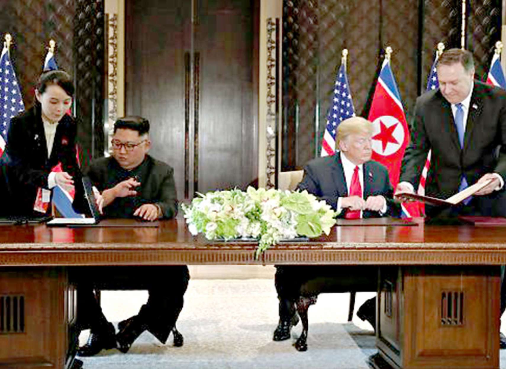 news-trump-kim-sign